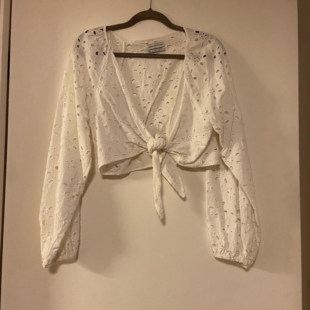 Urban Outfitters Eyelet Cropped Top - Picture 2 of 3